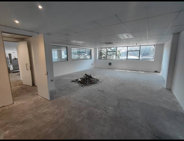 5,600M² OFFICE TO LET IN VORNA VALLEY